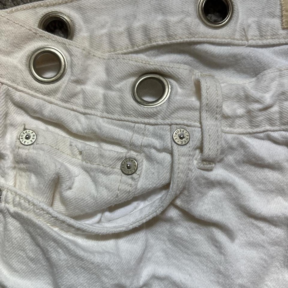 We The Free People Women's 28 White Cut Off Micro Short Grommet Waist Button Fly - Picture 3 of 7